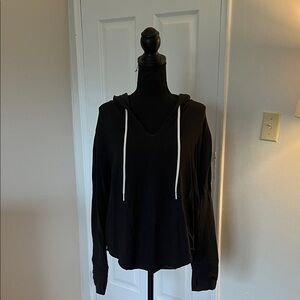 Aerie Offline Black Hooded V-Neck Pullover Sweatshirt, size medium